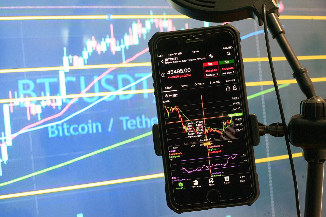 Infographic titled "Top Crypto Bull Market Strategies for Maximum Profits in 2025" with crypto bull market strategies.